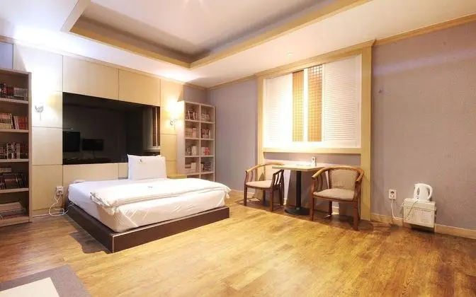 Oda (Special Room C (Netflix Available))