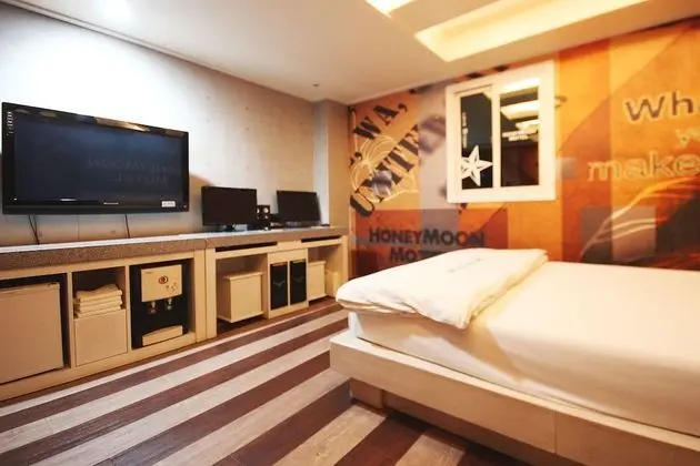 Oda (Special room (couple PC / Netflix ava)