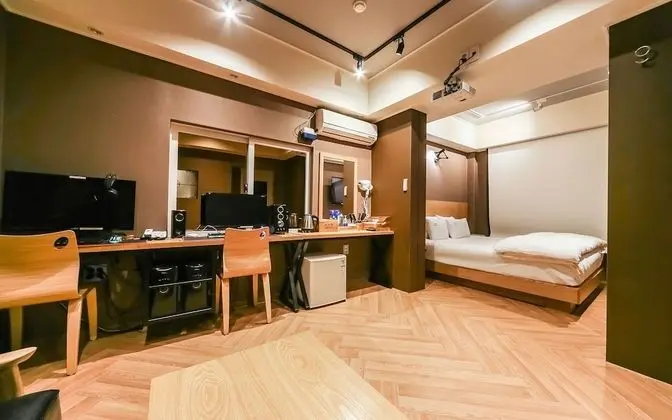 Oda (Suite gaming room (baggable large scr)