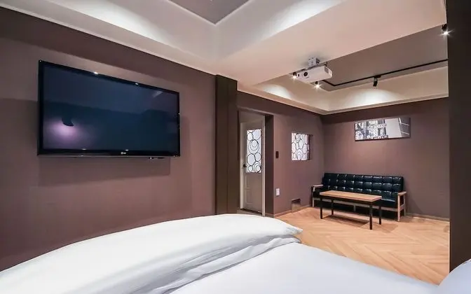 Oda (Suite gaming room (baggable large scr)