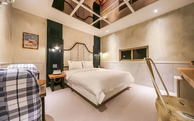 Oda (Premium Double (Netflix & Wave viewin)