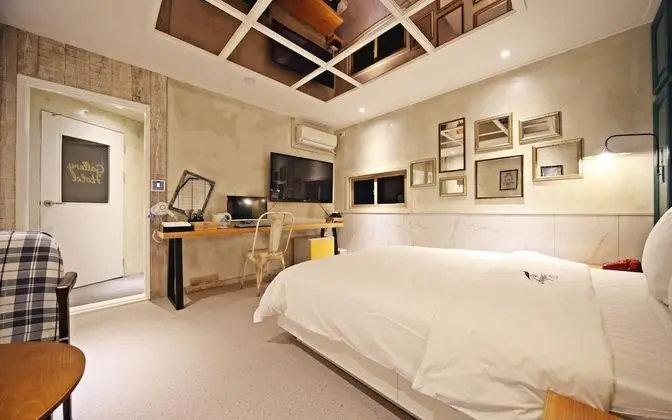 Oda (Premium Double (Netflix & Wave viewin)