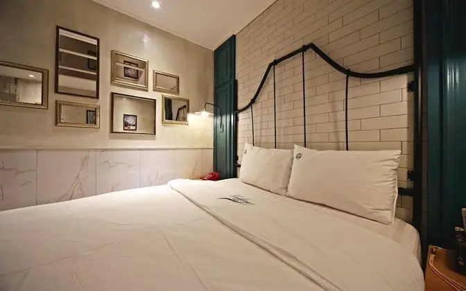 Oda (Premium Double (Netflix & Wave viewin)