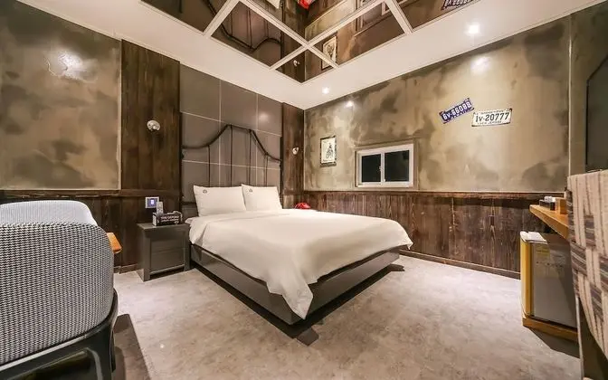 Oda (Premium Double (Netflix & Wave viewin)