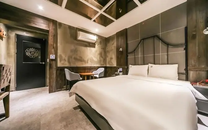 Oda (Premium Double (Netflix & Wave viewin)