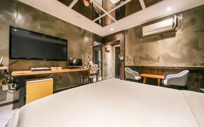 Oda (Premium Double (Netflix & Wave viewin)