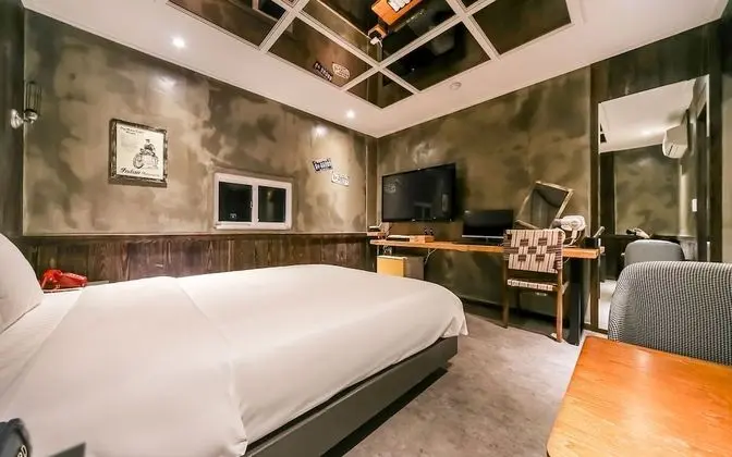 Oda (Premium Double (Netflix & Wave viewin)