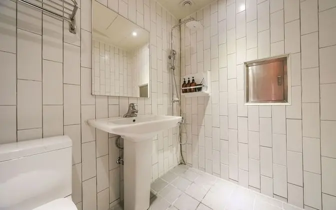 Oda (Premium Double (Netflix & Wave viewin)