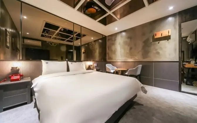 Oda (Premium Double (Netflix & Wave viewin)