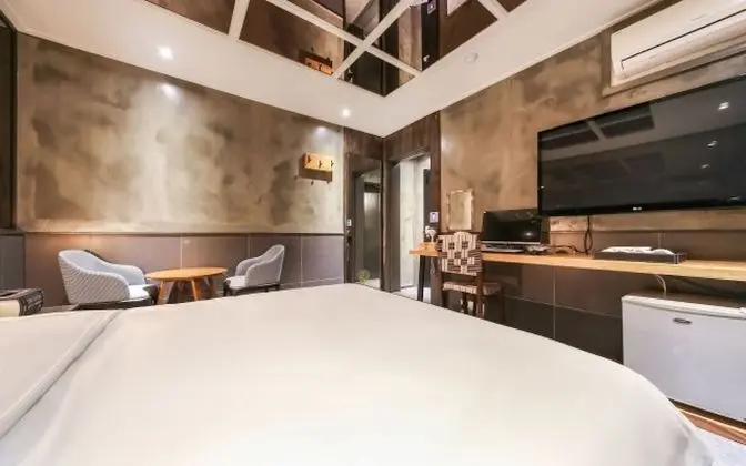 Oda (Premium Double (Netflix & Wave viewin)