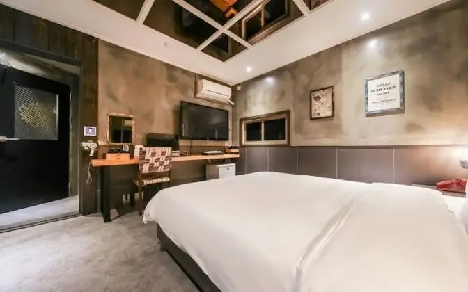 Oda (Premium Double (Netflix & Wave viewin)