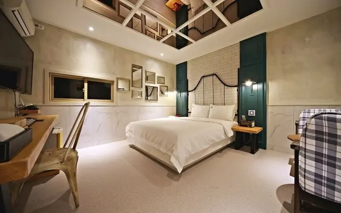 Oda (Premium Double (Netflix & Wave viewin)