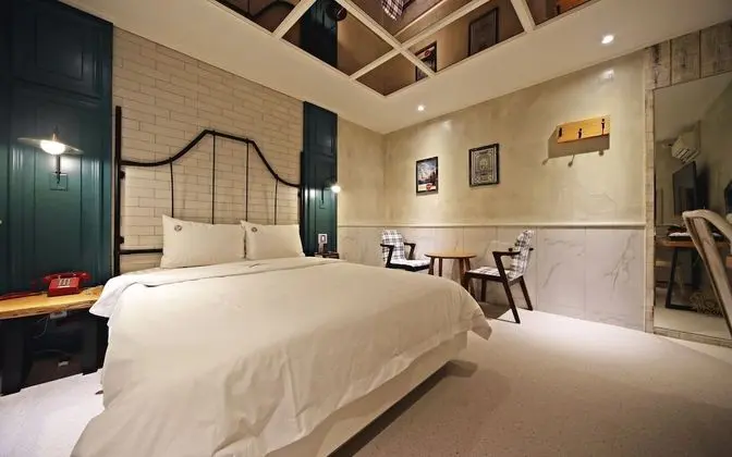 Oda (Premium Double (Netflix & Wave viewin)