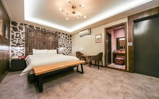 Oda (Suite Double (Netflix & Wave viewing )