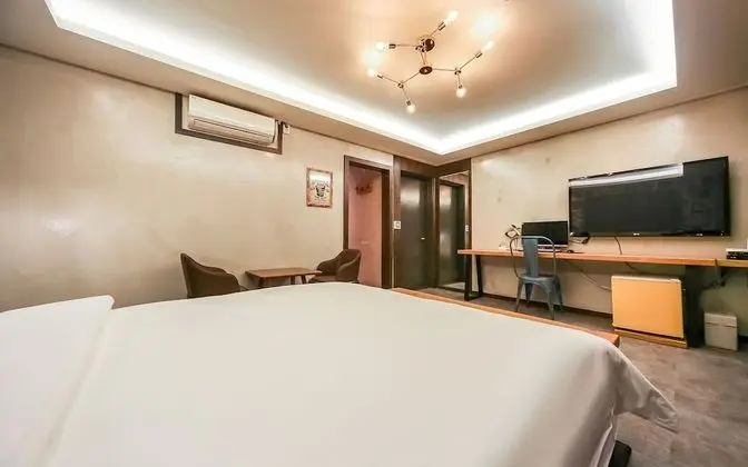 Oda (Suite Double (Netflix & Wave viewing )