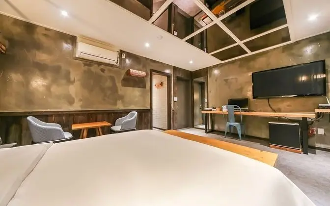 Oda (Suite Double (Netflix & Wave viewing )