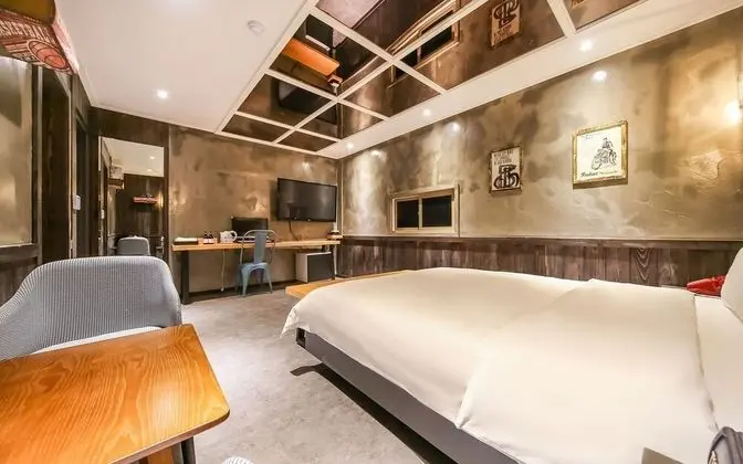 Oda (Suite Double (Netflix & Wave viewing )