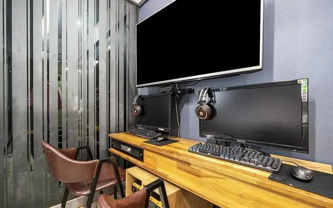 Oda (Game PC room (2pc Netflix available))