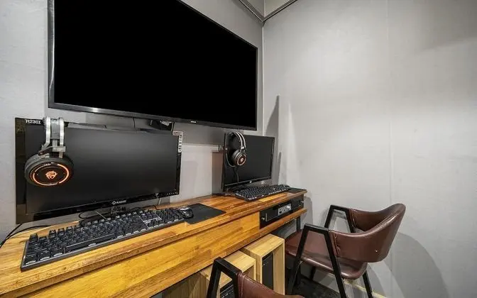 Oda (Game PC room (2pc Netflix available))