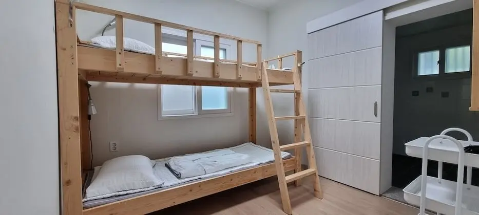Ortak Ranzalı Oda, Sadece kadınlar için (Up to 2)