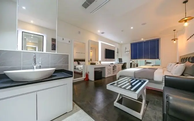 Oda (Business (early check-in free Netflix)