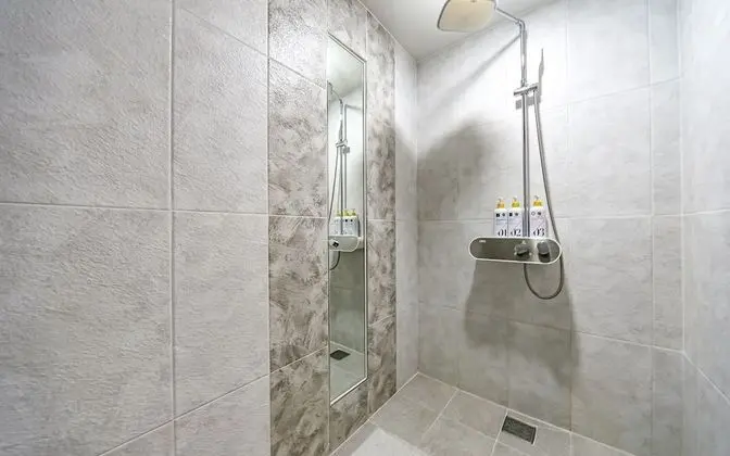 Oda (Business (early check-in free Netflix)