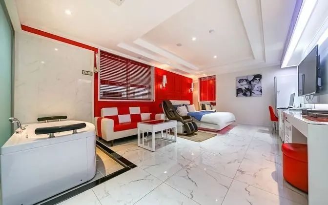 Oda (Deluxe (Free Netflix viewing availabl)