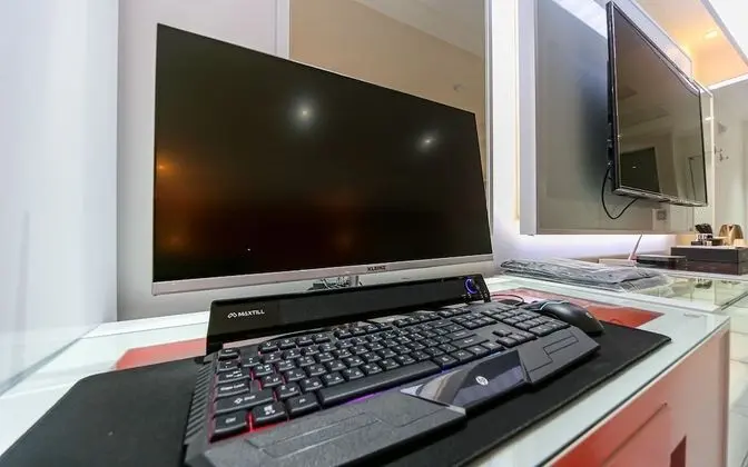 Oda (Deluxe (Free Netflix viewing availabl)