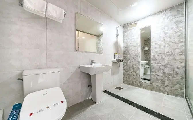 Oda (Deluxe (Free Netflix viewing availabl)