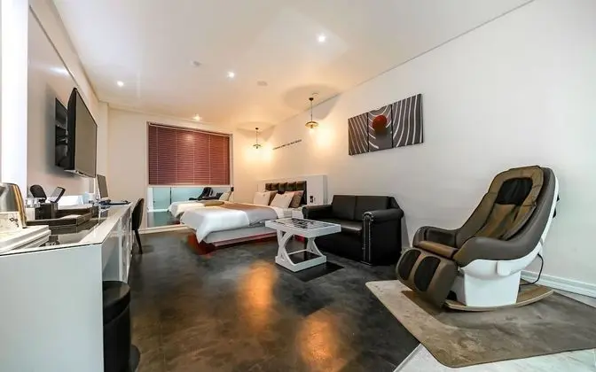 Oda (Standard (Free Netflix viewing availa)