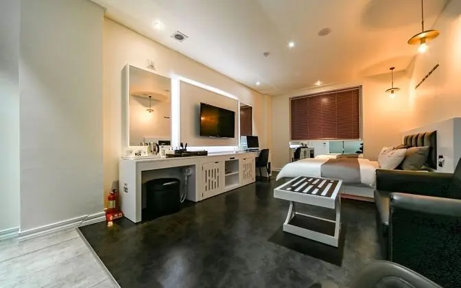 Oda (Standard (Free Netflix viewing availa)