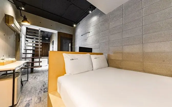 Oda (Penthouse (Netflix&Wavve))