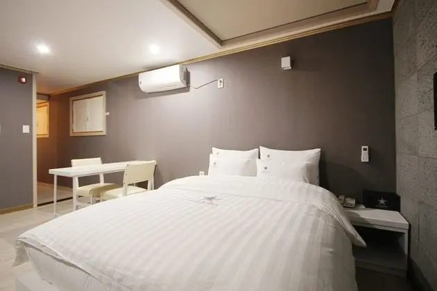 Oda (Party Room B / Double room (terrace /)