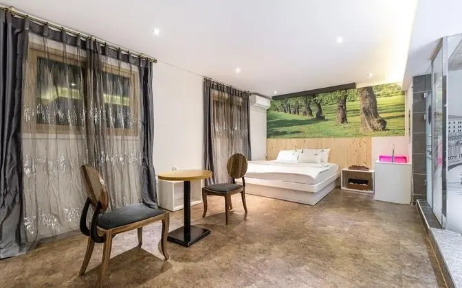 Oda (Cypress Healing Room Special Room)