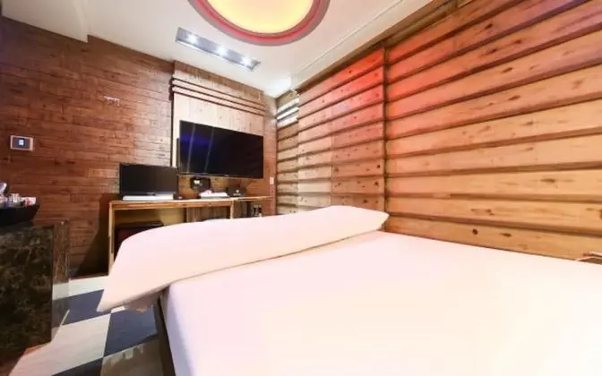 Oda (Deluxe (Netflix Available Room Random)