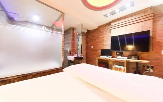 Oda (Deluxe (Netflix Available Room Random)