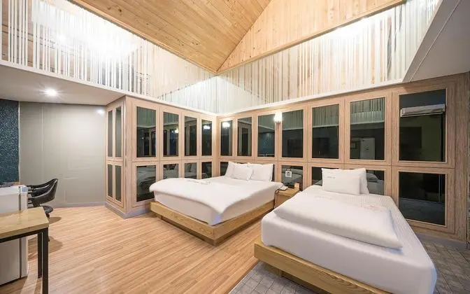 Oda (Penthouse (duplex karaoke high-end co)
