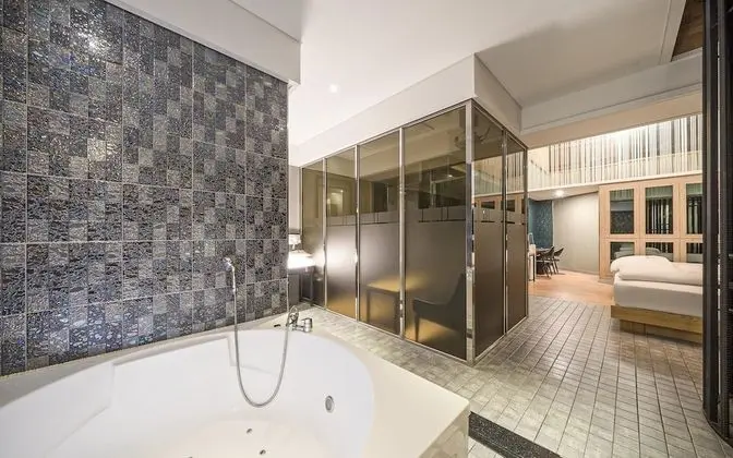 Oda (Penthouse (duplex karaoke high-end co)