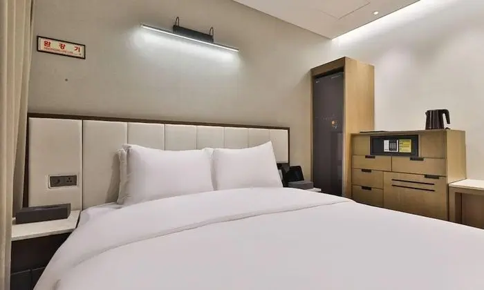 Business Tek Büyük Yataklı Oda