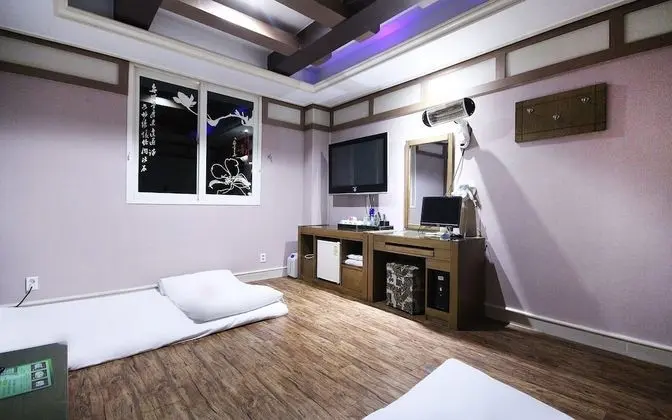 Oda (Ondol (Netflix installation))