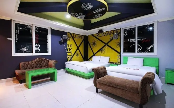 Oda (Twin (NetFlix installation))