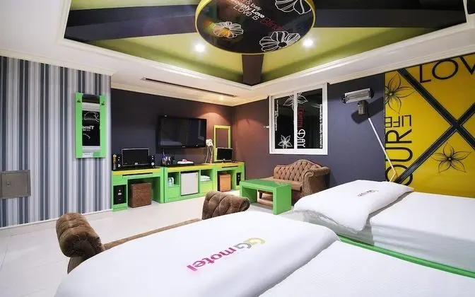 Oda (Twin (NetFlix installation))