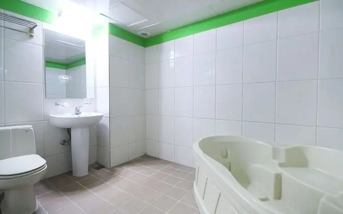 Oda (Twin (NetFlix installation))