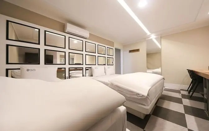 Oda (Twin (Netflix Available Goose Down Be)