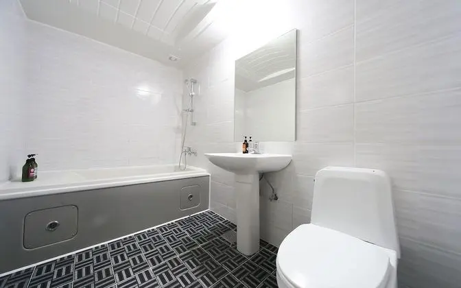 Oda (Twin (Netflix Available Goose Down Be)