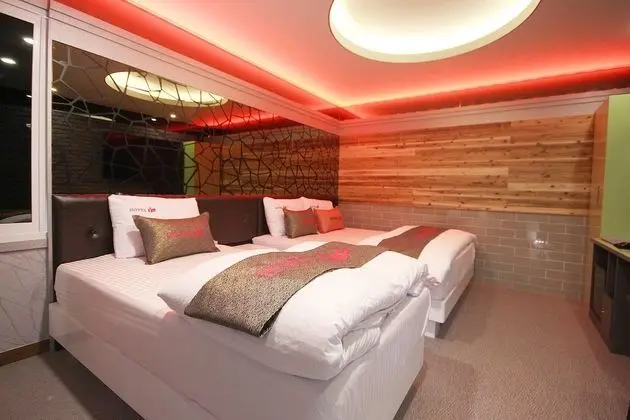 Oda (Twin (Netflix viewing available spa))