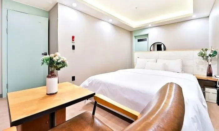 Business Tek Büyük Yataklı Oda