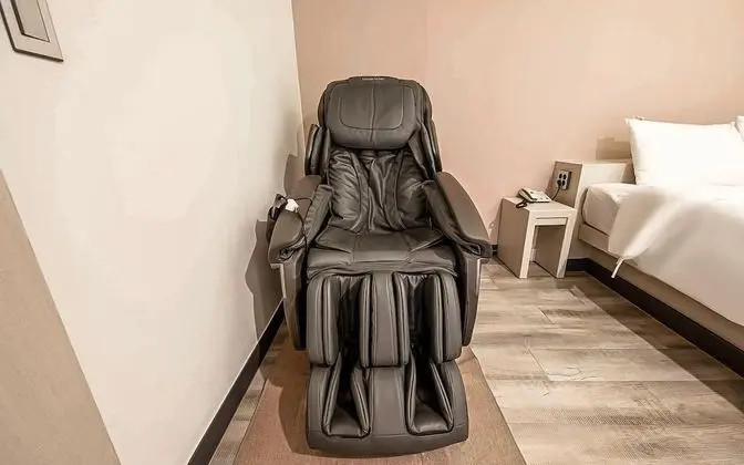 Oda (Junior Suite (Massage Chair Netflix A)