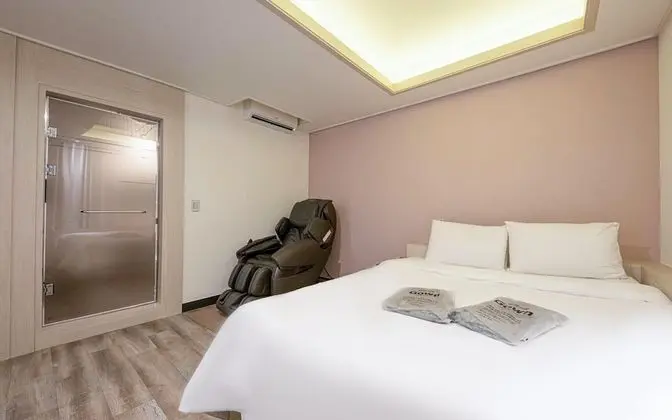 Oda (Junior Suite (Massage Chair Netflix A)