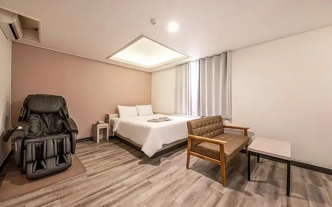 Oda (Junior Suite (Massage Chair Netflix A)